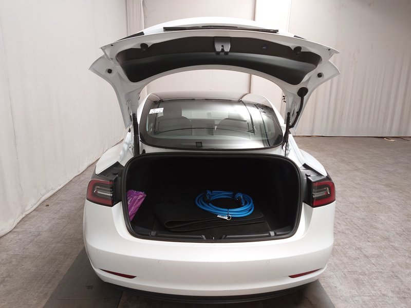Tesla Model 3 RWD • panorama • koža — 19