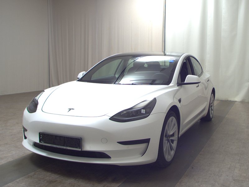 Tesla Model 3 RWD • panorama • koža — 2