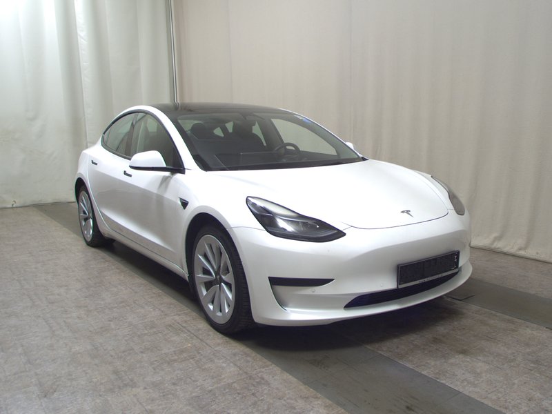 Tesla Model 3 RWD • panorama • koža — 3