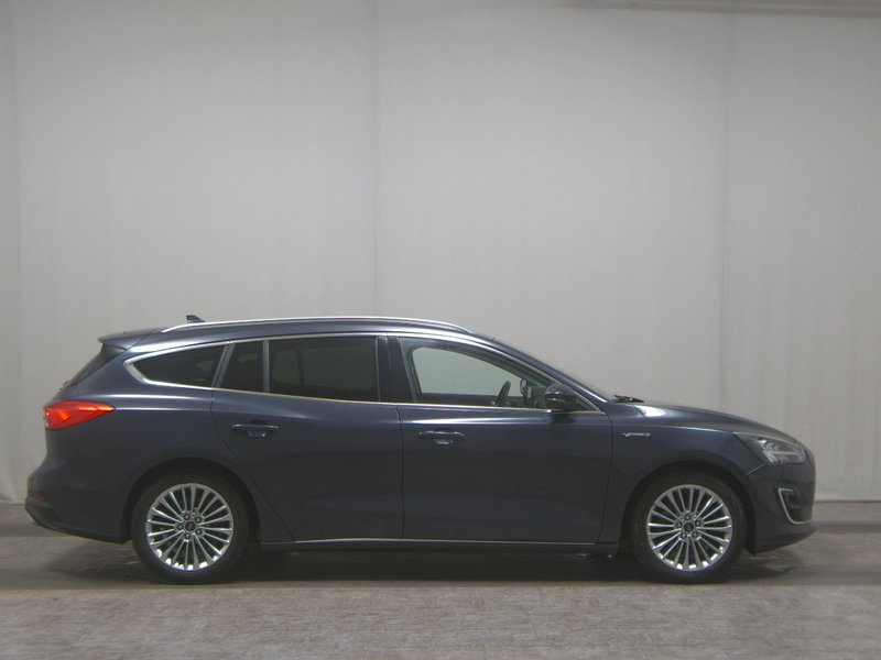 Ford Focus Turnier 1.5 EcoBlue automatik Vignale • ACC • Kuka za vuču (zakretna)