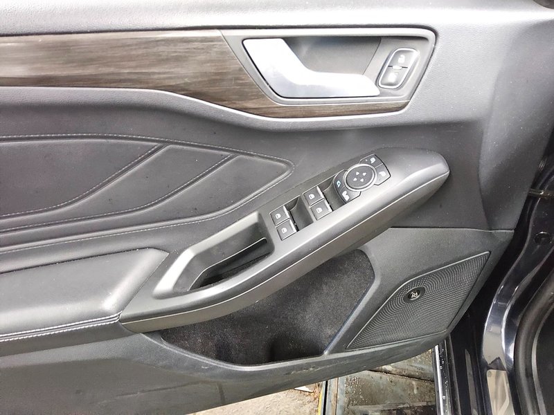 Ford Focus Turnier 1.5 EcoBlue automatik Vignale • ACC • Kuka za vuču (zakretna) — 10