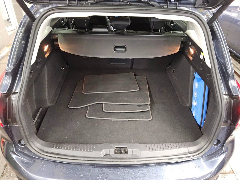 Ford Focus Turnier 1.5 EcoBlue automatik Vignale • ACC • Kuka za vuču (zakretna) — 12