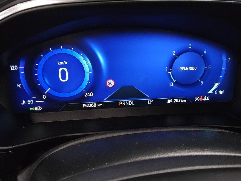Ford Focus Turnier 1.5 EcoBlue automatik Vignale • ACC • Kuka za vuču (zakretna) — 8