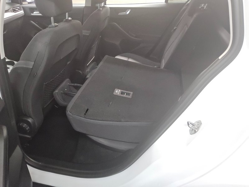 Ford Focus Turnier 1.5 EcoBlue automatik Cool & Connect • ACC • LED — 13