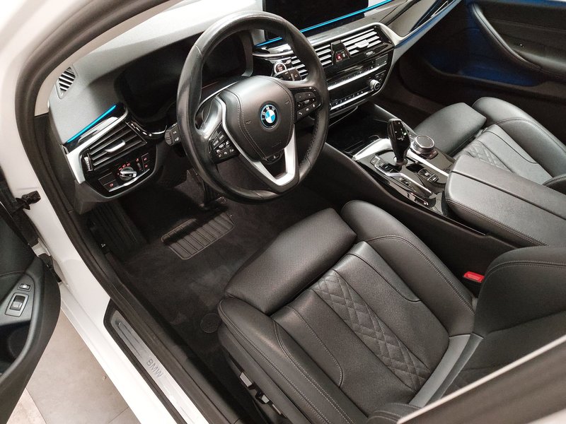 BMW 530e Touring xDrive automatik • ACC • Full LED — 6