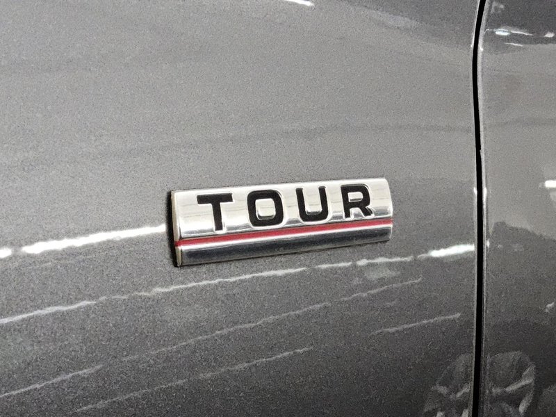 Škoda Kamiq 1.0 TSI Tour • Full LED • digitalni instrumenti — 12