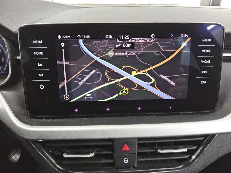 Škoda Kamiq 1.0 TSI Tour • Full LED • digitalni instrumenti — 7