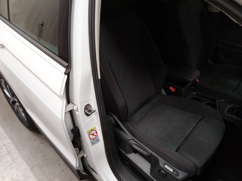 Volkswagen Tiguan 2.0 TDI Life automatik • ACC • LED — 10
