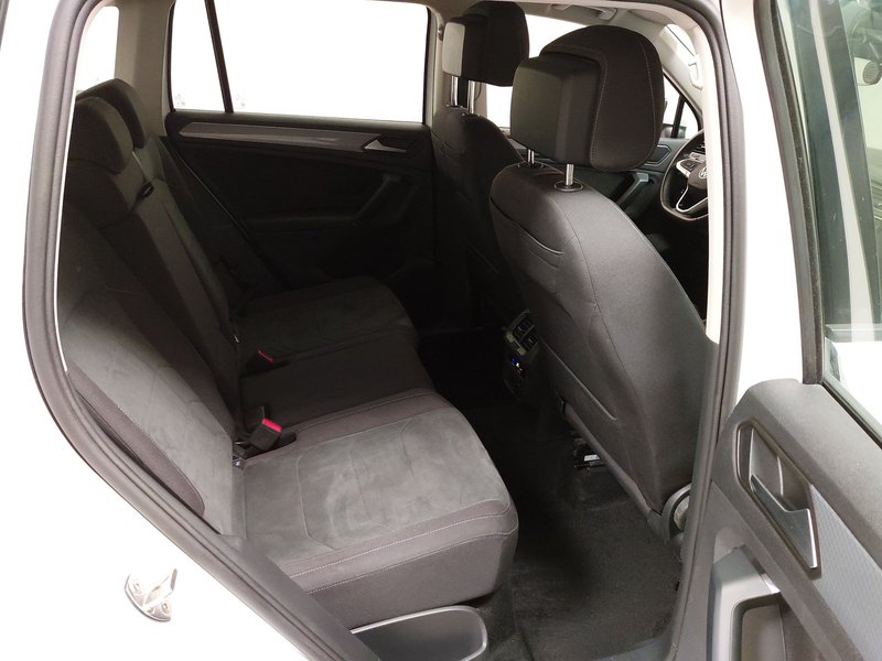 Volkswagen Tiguan 2.0 TDI Life automatik • ACC • LED — 12