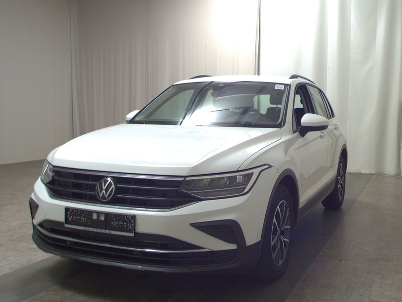 Volkswagen Tiguan 2.0 TDI Life automatik • ACC • LED — 2
