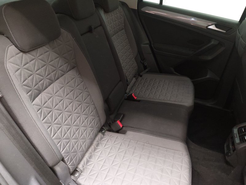 Volkswagen Tiguan 1.4 TSI eHybrid Life automatik • panorama • ACC — 12