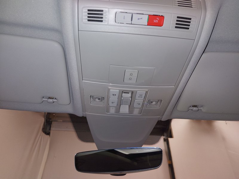 Volkswagen Tiguan 1.4 TSI eHybrid Life automatik • panorama • ACC — 13