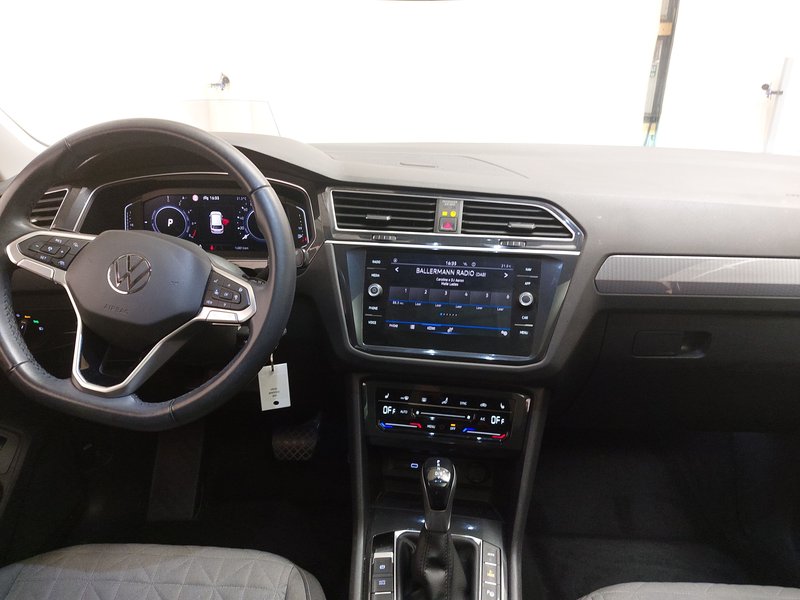 Volkswagen Tiguan 1.4 TSI eHybrid Life automatik • panorama • ACC — 19