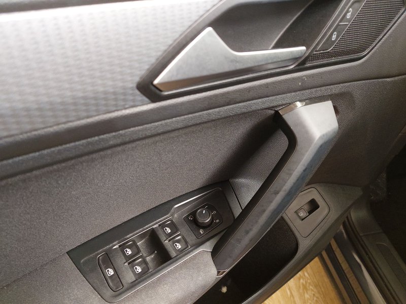 Volkswagen Tiguan 1.4 TSI eHybrid Life automatik • panorama • ACC — 5