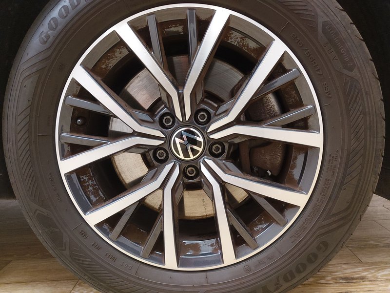 Volkswagen Tiguan 1.4 TSI eHybrid Life automatik • panorama • ACC — 8