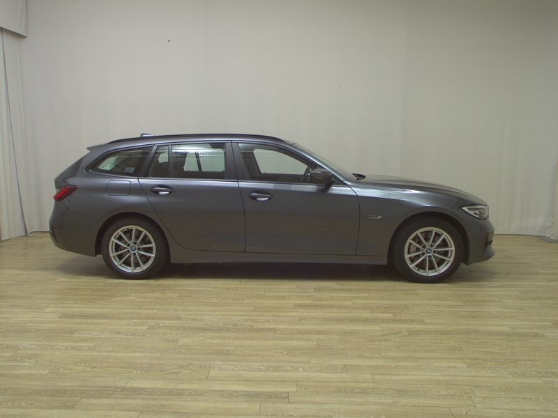 BMW 330e Touring automatik • ACC • koža