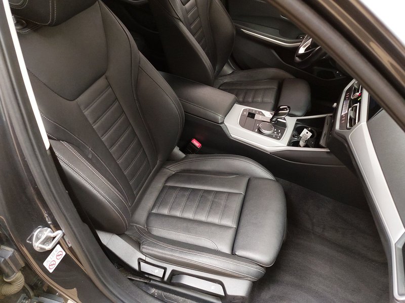 BMW 330e Touring automatik • ACC • koža — 10