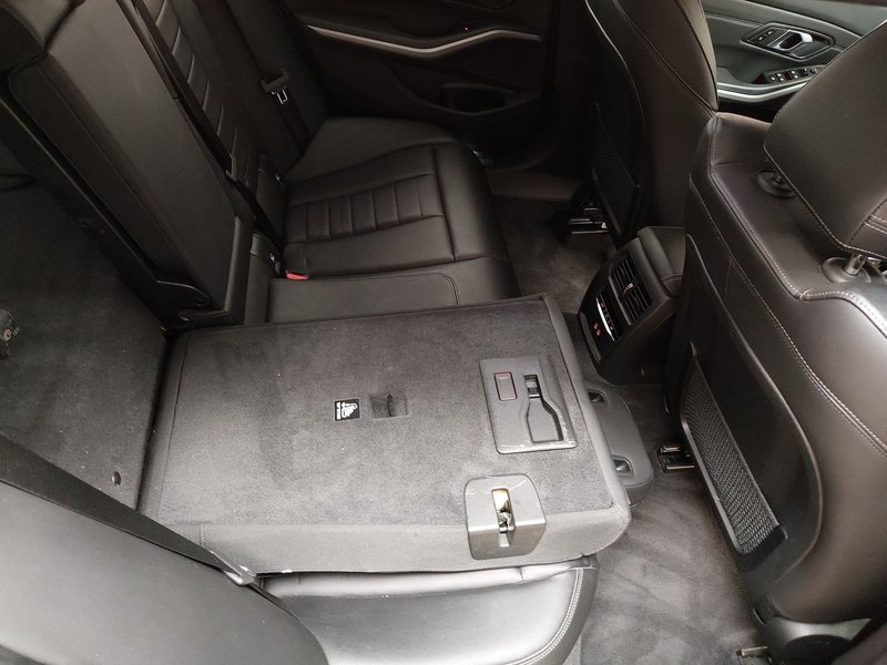 BMW 330e Touring automatik • ACC • koža — 11