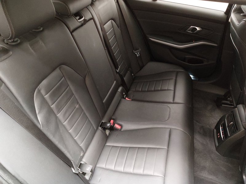 BMW 330e Touring automatik • ACC • koža — 12
