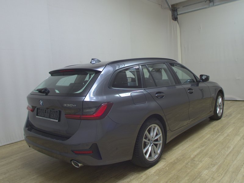 BMW 330e Touring automatik • ACC • koža — 4