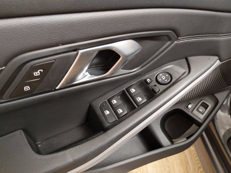 BMW 330e Touring automatik • ACC • koža — 5