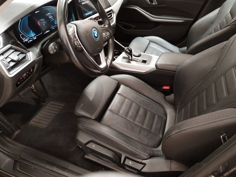 BMW 330e Touring automatik • ACC • koža — 6