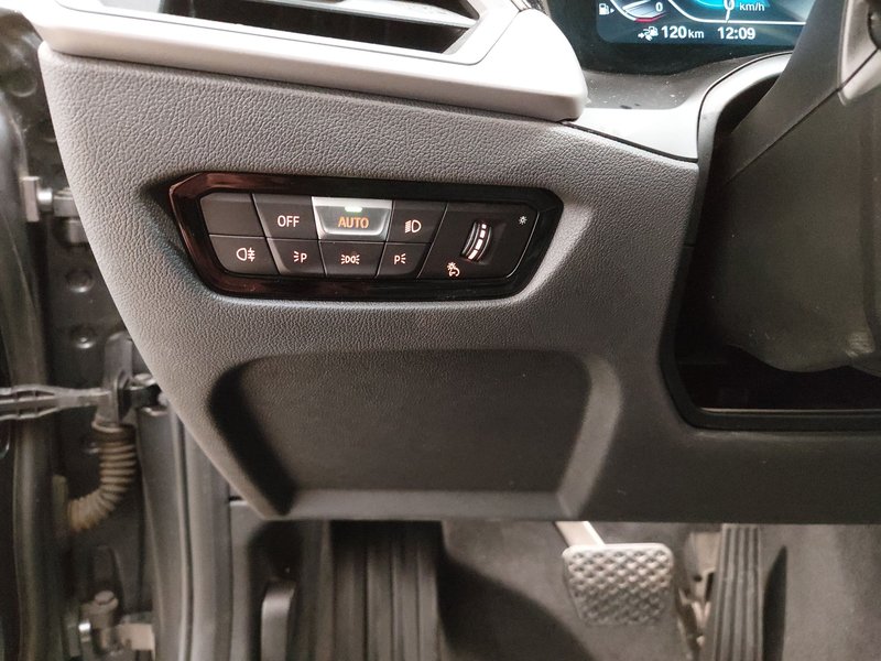 BMW 330e Touring automatik • ACC • koža — 7