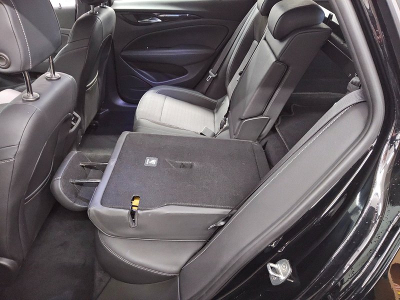 Opel Insignia Sports Tourer 2.0 D automatik Elegance • kuka za vuču • Full LED — 12