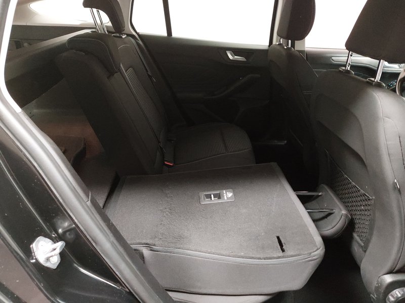 Ford Focus Turnier 1.5 EcoBlue Titanium • Full LED • navigacija — 11