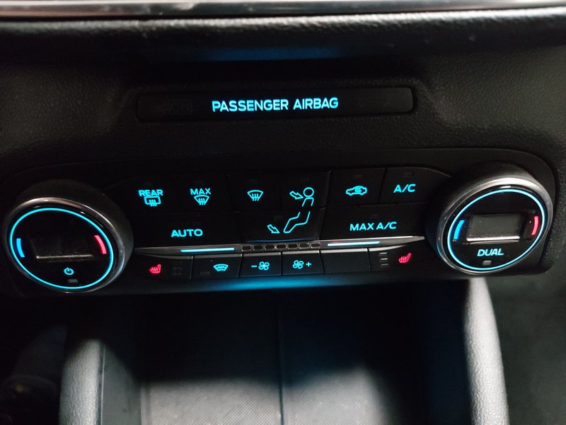 Ford Focus Turnier 1.5 EcoBlue Titanium • Full LED • navigacija — 15