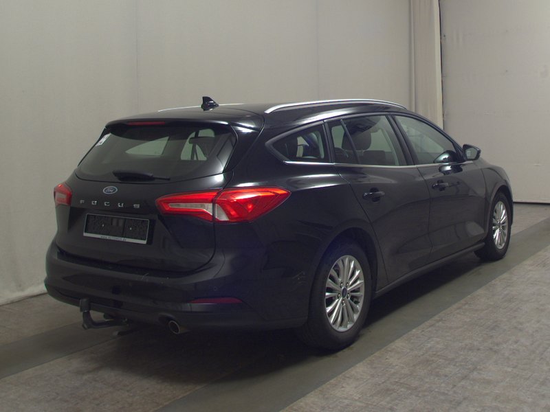 Ford Focus Turnier 1.5 EcoBlue Titanium • Full LED • navigacija — 4
