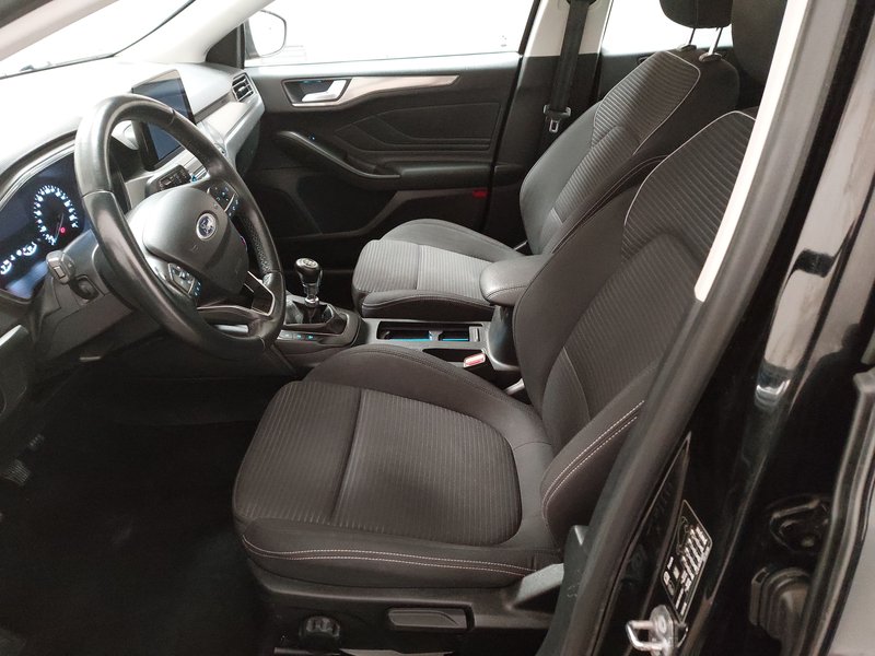 Ford Focus Turnier 1.5 EcoBlue Titanium • Full LED • navigacija — 6