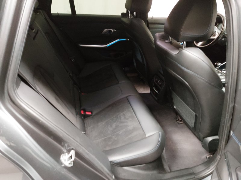 BMW 320e Touring xDrive M Sport • ACC • HUD — 12