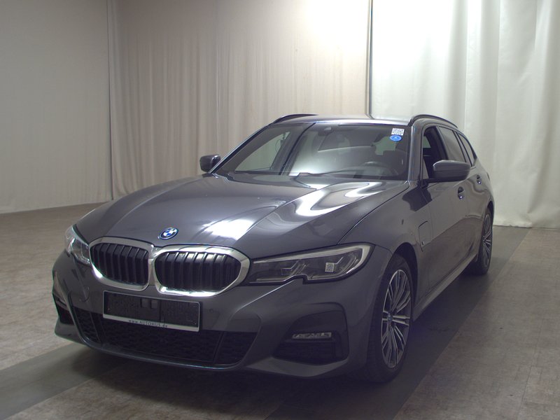BMW 320e Touring xDrive M Sport • ACC • HUD — 2