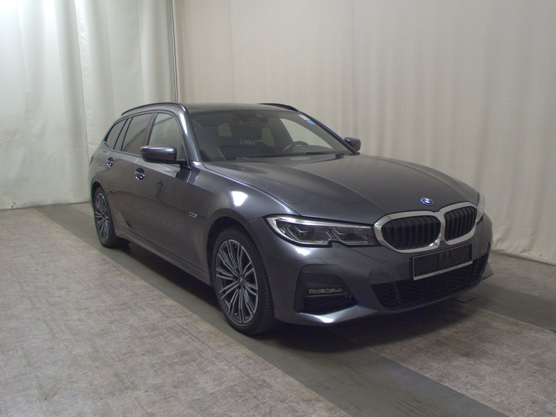 BMW 320e Touring xDrive M Sport • ACC • HUD — 3