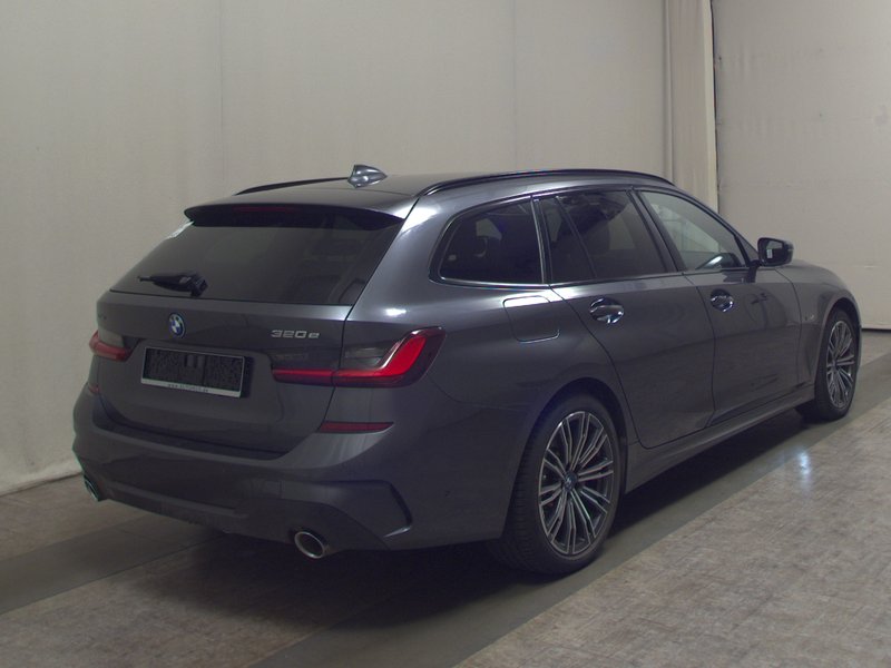 BMW 320e Touring xDrive M Sport • ACC • HUD — 4