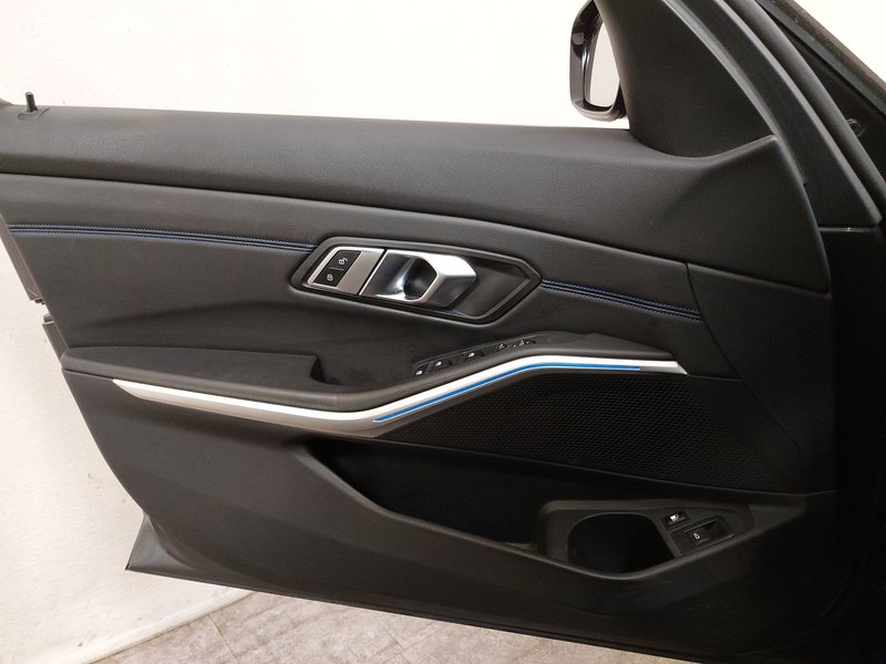 BMW 320e Touring xDrive M Sport • ACC • HUD — 5