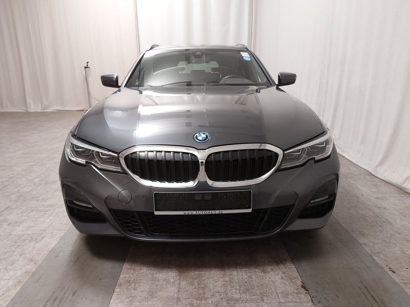 BMW 320e Touring xDrive M Sport • ACC • HUD — 9