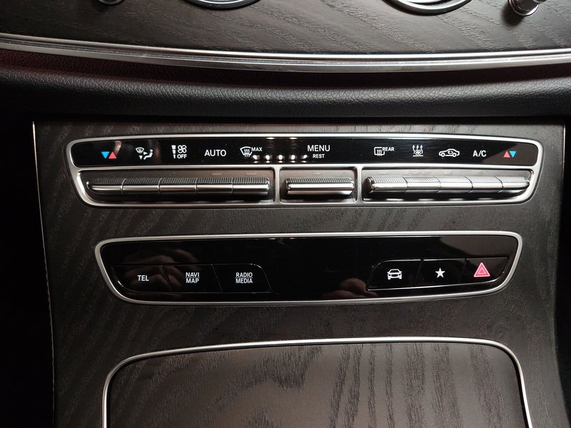 Mercedes-Benz E 300 e karavan AMG Line automatik • ACC • LED — 15