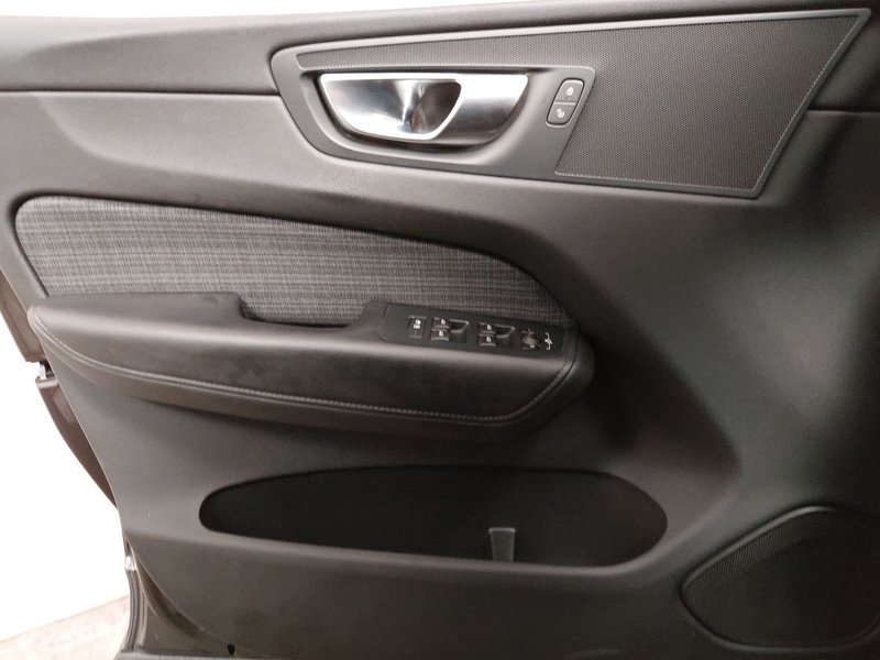 Volvo XC60 B4 D Core automatik • LED • AHK — 5