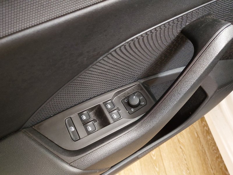 Škoda Octavia Combi 2.0 TDI SportLine automatik • HUD • ACC — 5