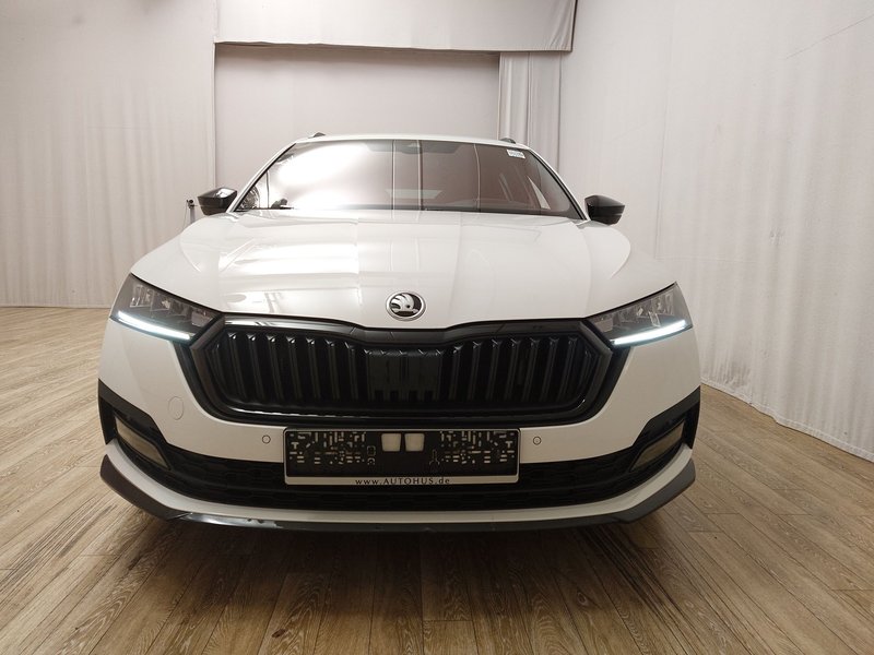 Škoda Octavia Combi 2.0 TDI SportLine automatik • HUD • ACC — 9
