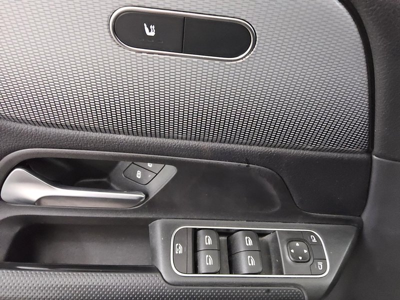 Mercedes-Benz GLB 200 d automatik Style • LED • digitalni instrumenti — 10
