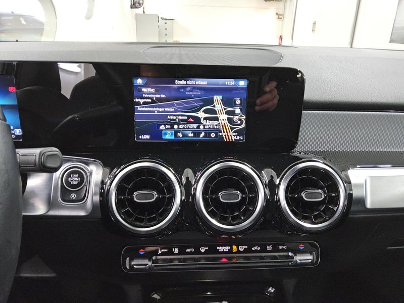 Mercedes-Benz GLB 200 d automatik Style • LED • digitalni instrumenti — 7