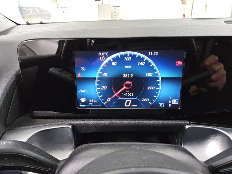 Mercedes-Benz GLB 200 d automatik Style • LED • digitalni instrumenti — 8