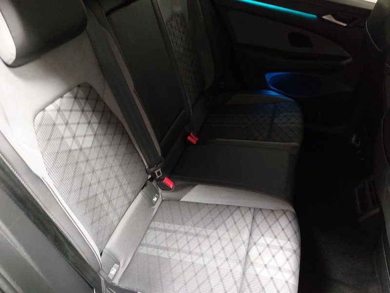 Volkswagen Golf Variant 2.0 TDI R-Line automatik • ACC • bežično punjenje — 11