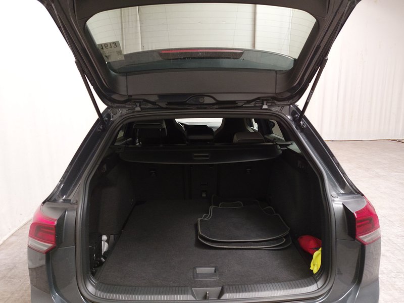 Volkswagen Golf Variant 2.0 TDI R-Line automatik • ACC • bežično punjenje — 18