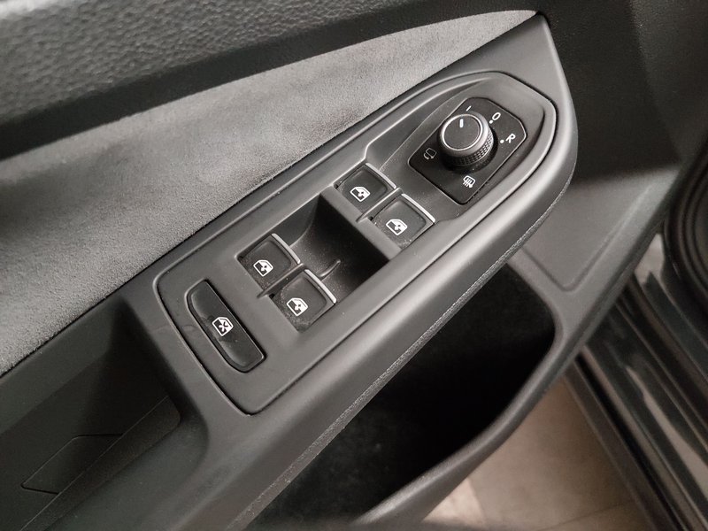 Volkswagen Golf Variant 2.0 TDI R-Line automatik • ACC • bežično punjenje — 23