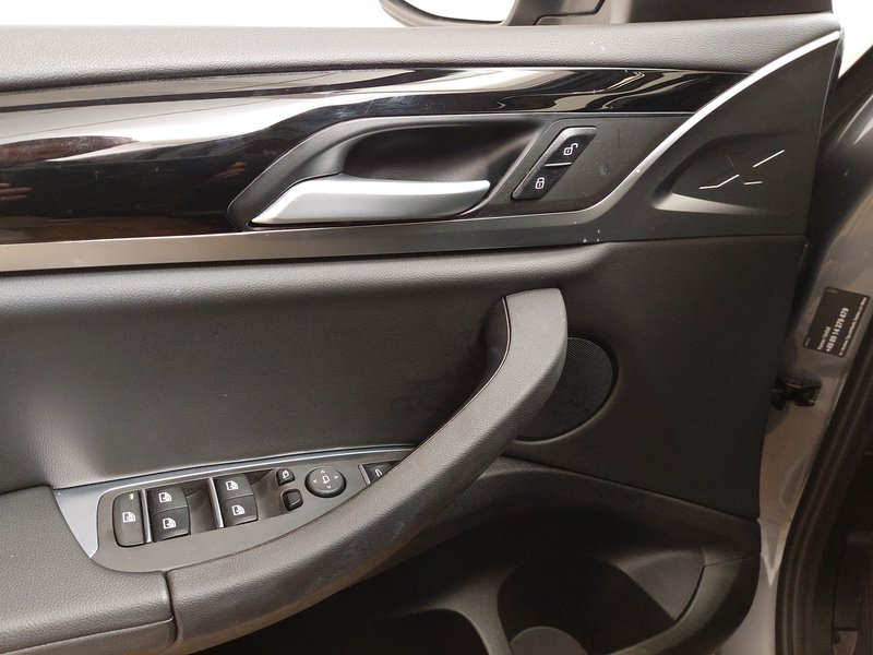 BMW X3 xDrive20d automatik • kuka za vuču • električna vrata prtljažnika — 4