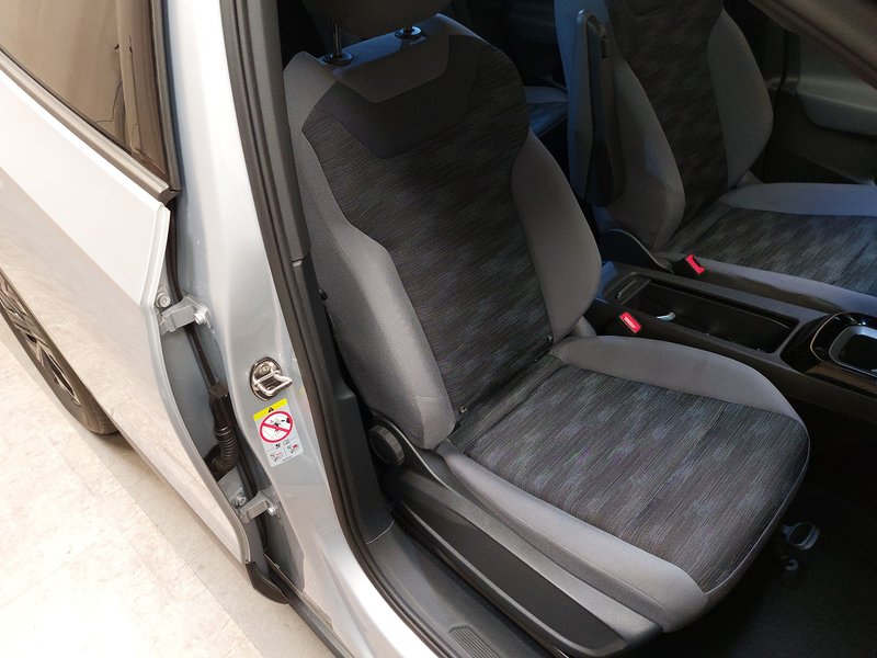 Volkswagen ID.4 Pro Performance • 360° kamera • ACC — 10